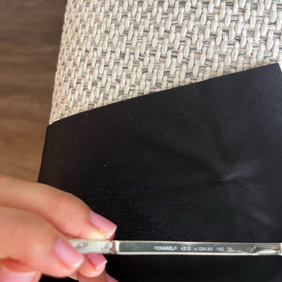 Chanel shield quilted glasses - Picture 6 of 9